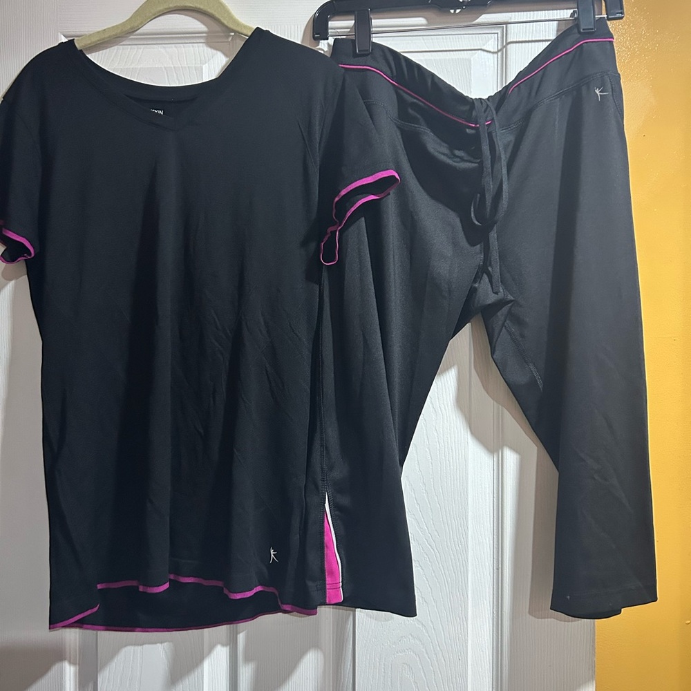 Danskin now workout top xl and fitted Capri leggings!